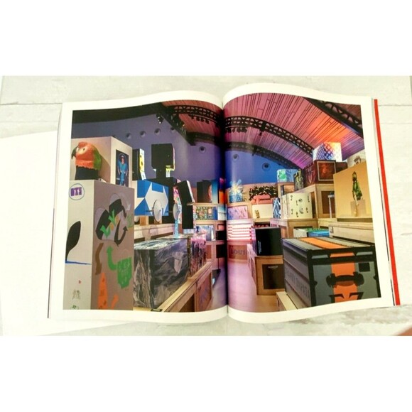 Louis Vuitton THE BOOK No. 14 Catalog Magazine 2022 March + Holidays Price List - Picture 10 of 11